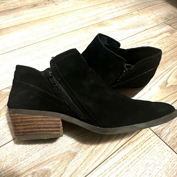 Side Zip Suede Boots ๐ - Picture 3 of 7